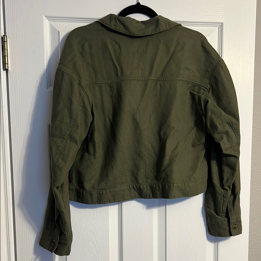 Old Navy (size M) Women's Green Cropped Shacket - Picture 3 of 3